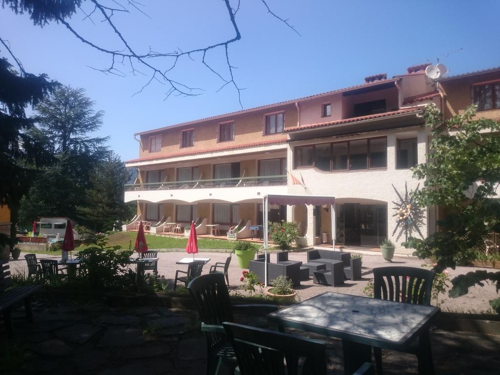 Hotel Le Mas Fleuri Vernet-les-Bains Kültér fotó