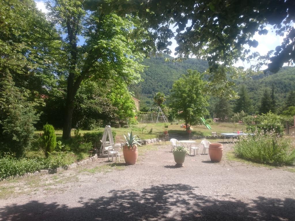 Hotel Le Mas Fleuri Vernet-les-Bains Kültér fotó